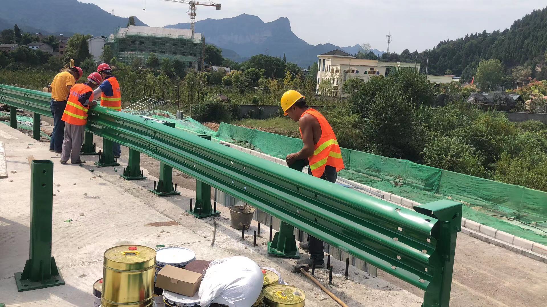 东丽区热镀锌喷塑波形护栏热镀锌波形护栏 - 推荐